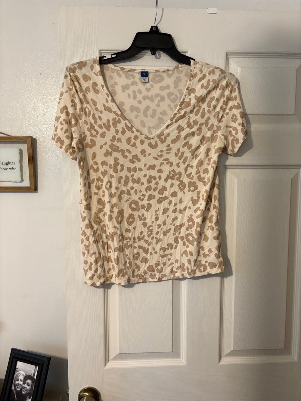 Old Navy Cream and Beige Leopard V-Neck Short Sleeve Tee